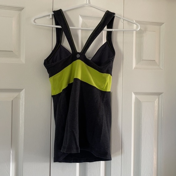 Lululemon tank top 🥰🥰 - Picture 2 of 3